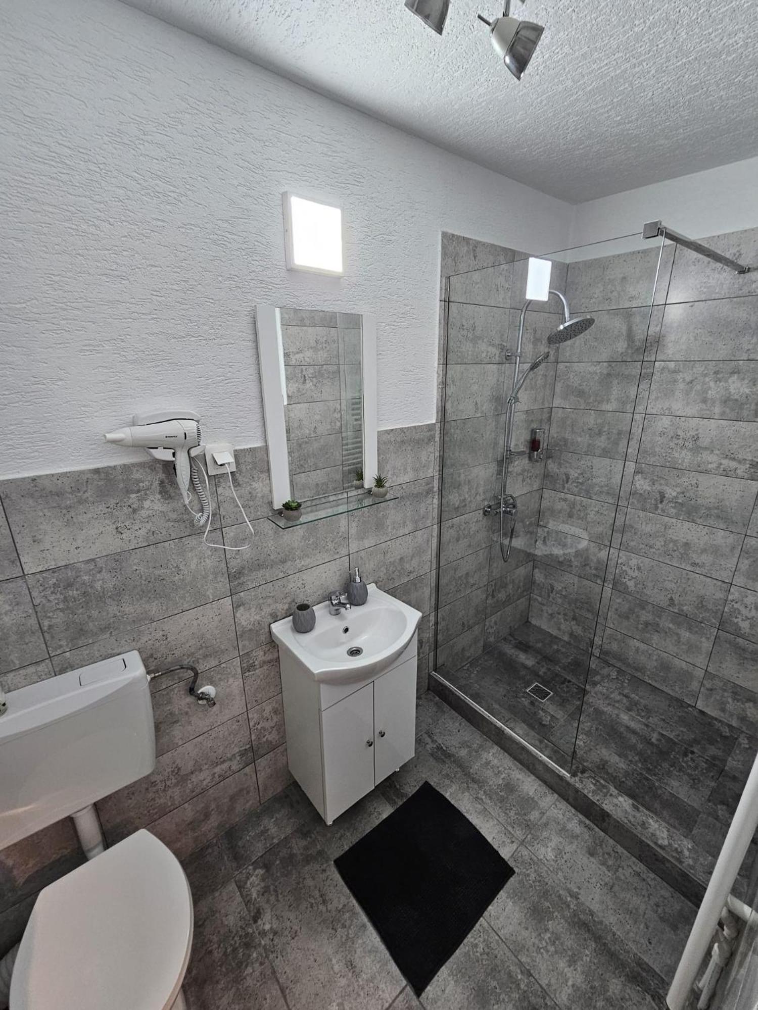 Mona Central Apartment フネドアラ エクステリア 写真